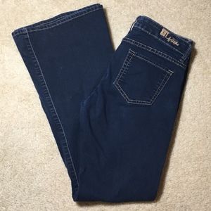 Kut from the Kloth Ali Fit & Flare Jeans. Size 4